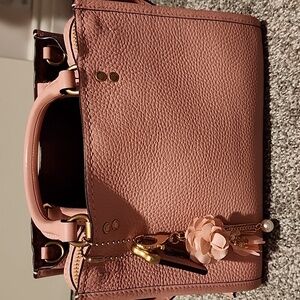 COACH ROGUE 25  $250